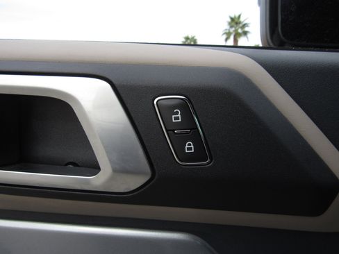 Used 2023 Ford Bronco Wildtrak image 22