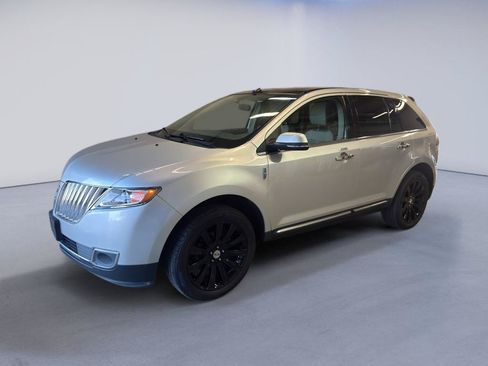 Used 2015 Lincoln MKX AWD w/ Equipment Group 102A image 3