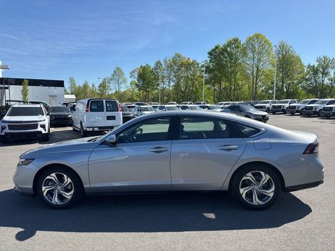 Used 2023 Honda Accord Touring image 2