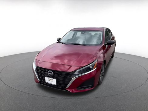 Used 2025 Nissan Altima 2.5 SV FWD image 5