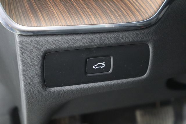 Used 2024 Volvo XC60 B5 Plus AWD/4WD image 19