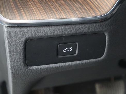 Used 2024 Volvo XC60 B5 Plus AWD/4WD image 19