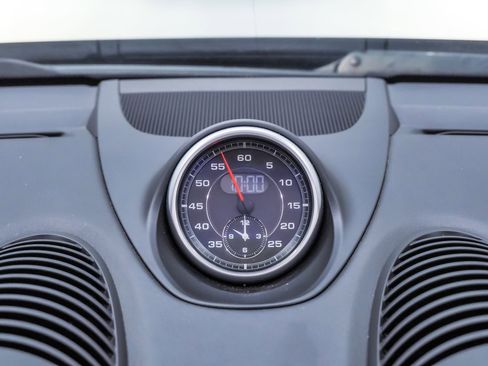 Used 2018 Porsche 718 Boxster S image 18