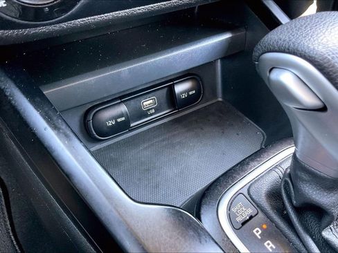 Used 2025 Kia Soul LX w/ LX Technology Package image 25