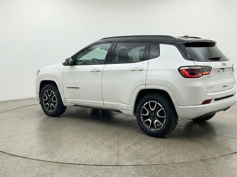 Used 2025 Jeep Compass Trailhawk AWD/4WD image 6