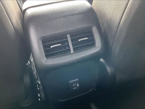 Used 2020 Chevrolet Equinox LT w/ Driver Convenience Package image 11