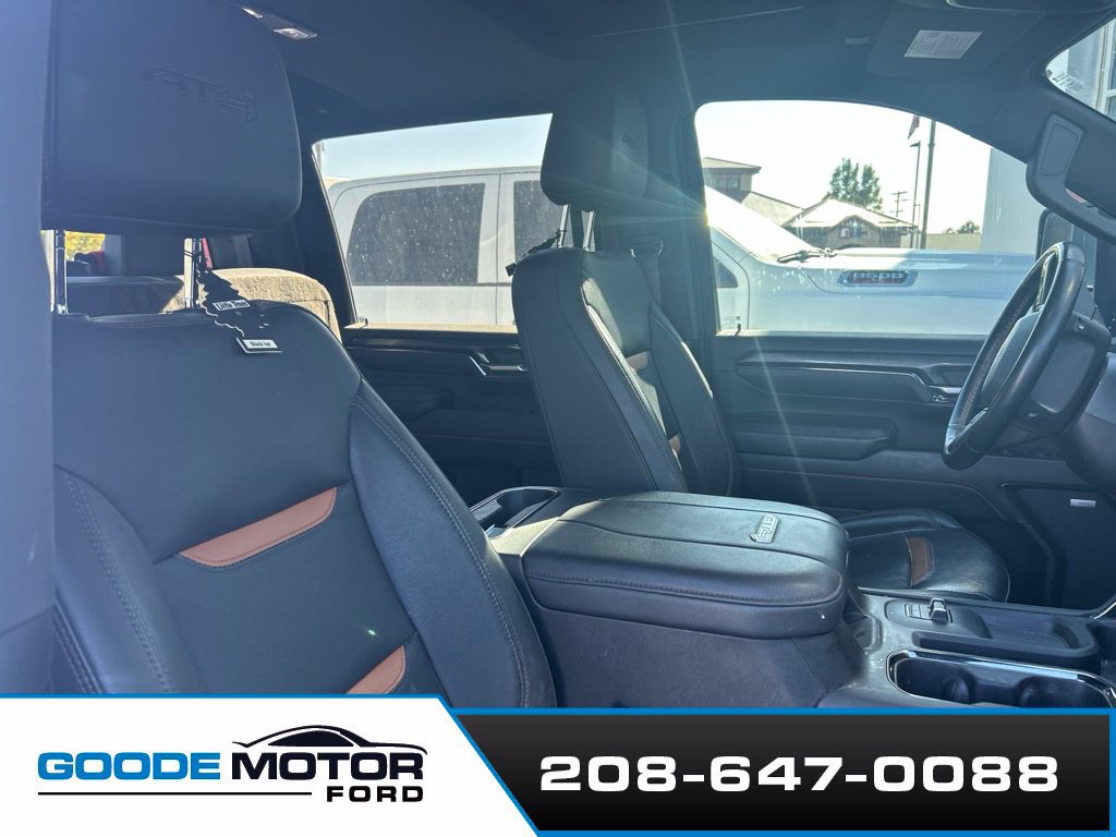 Used 2024 GMC Sierra 2500 AT4 w/ AT4 Premium Plus Package AWD/4WD image 4