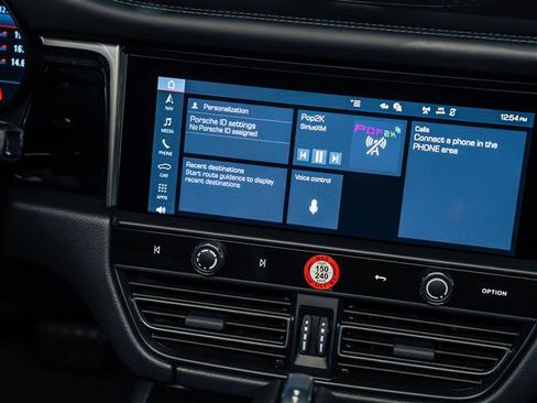 Certified 2026 Porsche Macan AWD/4WD image 28