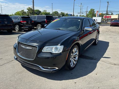 Used 2019 Chrysler 300 Limited RWD image 7