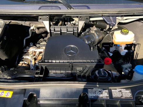 Used 2024 Mercedes-Benz Sprinter 2500 image 33