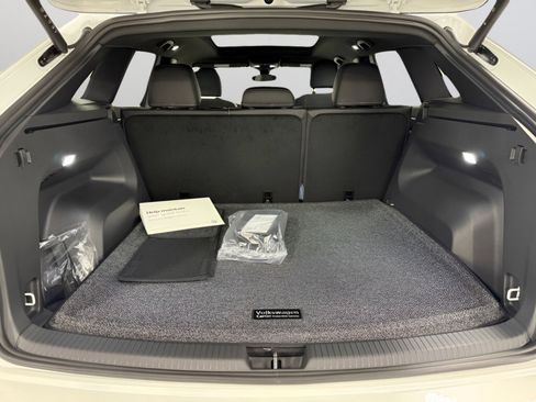 New 2026 Volkswagen Atlas Cross Sport SE image 9