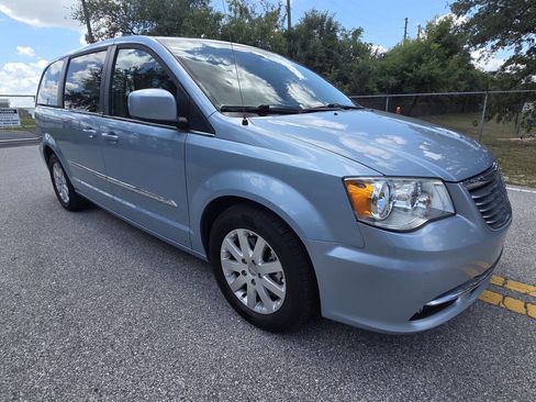 Used 2013 Chrysler Town & Country Touring image 14