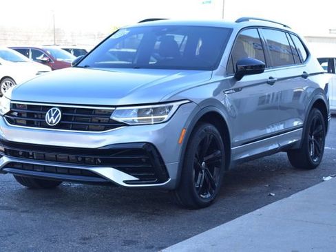 Used 2023 Volkswagen Tiguan SE R-Line image 12