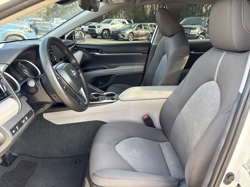 Used 2022 Toyota Camry LE image 11