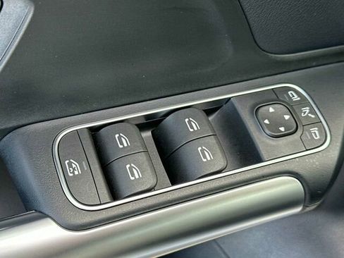 Used 2025 Mercedes-Benz GLA 250 4MATIC image 14