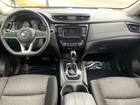 Used 2020 Nissan Rogue SV image 9