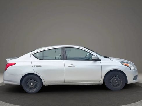 Used 2019 Nissan Versa SV FWD image 2