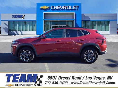 Used 2024 Chevrolet Trax LT image 1