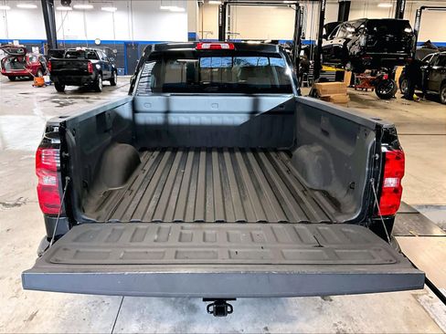 Used 2018 Chevrolet Silverado 1500 LT image 32