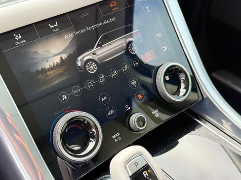 Used 2022 Land Rover Range Rover Sport SVR image 34