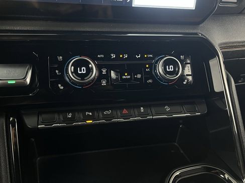 Used 2024 GMC Sierra 2500 AT4 w/ AT4 Preferred Package image 19