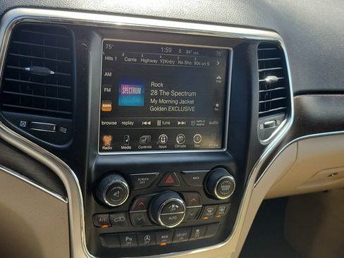 Used 2017 Jeep Grand Cherokee Limited image 21