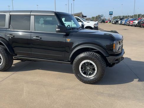 Used 2023 Ford Bronco Badlands image 2