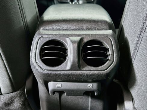 Used 2019 Jeep Wrangler Unlimited Sport S AWD/4WD image 26