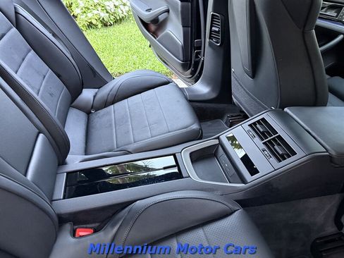 Used 2025 Porsche Panamera image 5