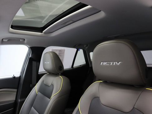 Used 2025 Chevrolet Trax ACTIV w/ Sunroof Package image 26