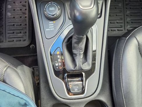 Used 2019 Jeep Cherokee Limited AWD/4WD image 10