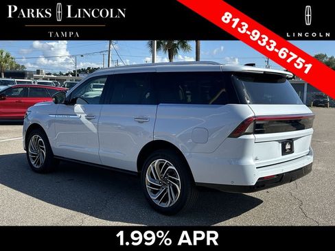 Certified 2025 Lincoln Navigator Reserve AWD/4WD image 6