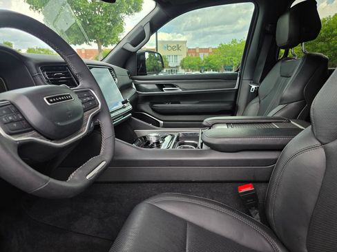 Used 2023 Jeep Wagoneer Series II RWD image 14