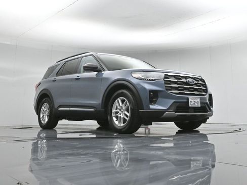 Used 2025 Ford Explorer Active w/ Active Comfort Package RWD image 49