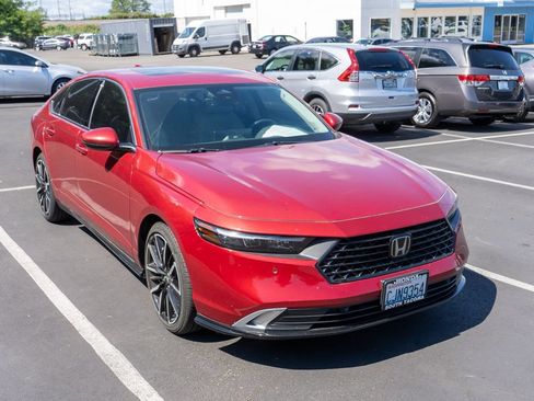 Used 2023 Honda Accord Touring image 3