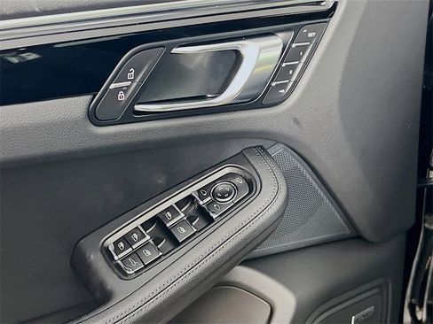 New 2026 Porsche Macan image 20