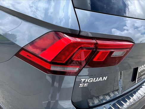 Used 2019 Volkswagen Tiguan SE w/ Panoramic Sunroof Package FWD image 26
