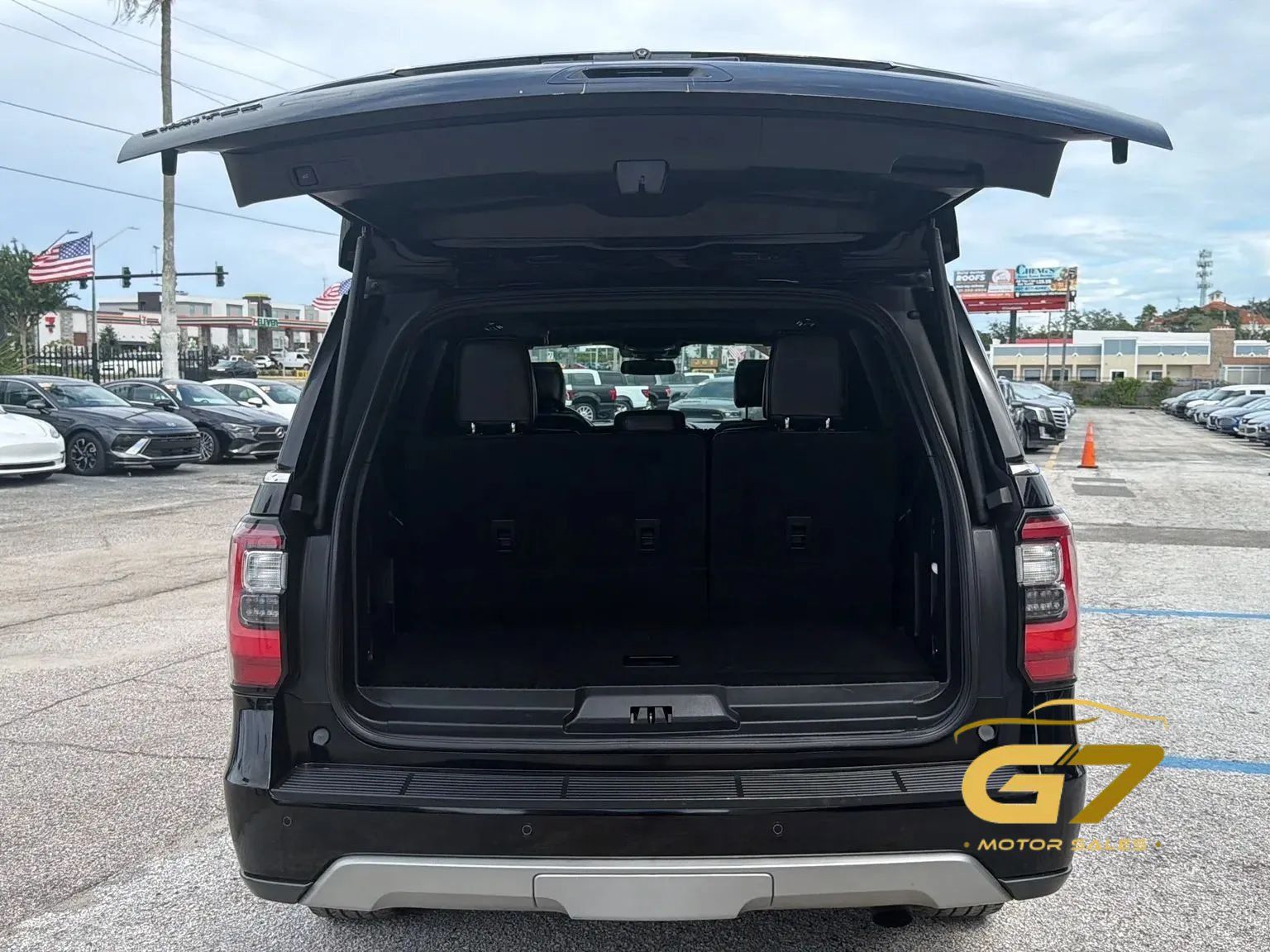 Used 2018 Ford Expedition Limited w/ Equipment Group 301A RWD image 5