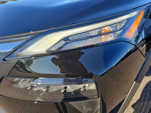 Used 2025 Nissan Rogue SV w/ SV Premium Package image 33