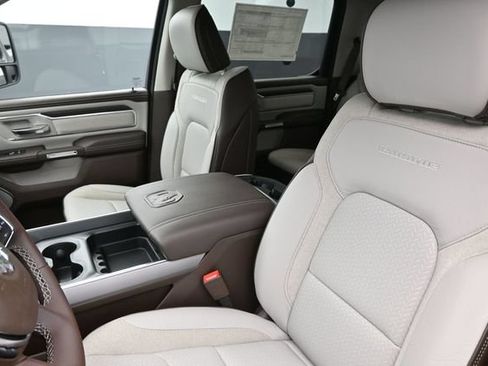 Used 2025 RAM 1500 Laramie AWD/4WD image 7