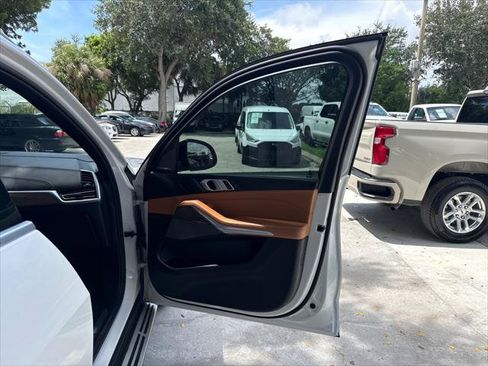 Used 2019 BMW X5 xDrive50i w/ Executive Package AWD/4WD image 24
