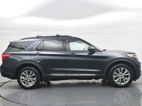 Used 2023 Ford Explorer XLT w/ Equipment Group 202A AWD/4WD image 4