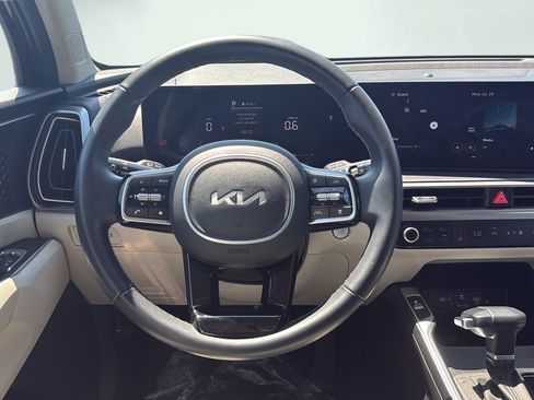 Used 2025 Kia Sorento S AWD/4WD image 19