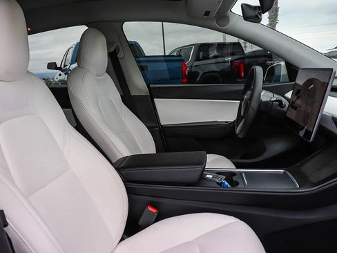 Used 2022 Tesla Model Y Performance AWD/4WD image 22
