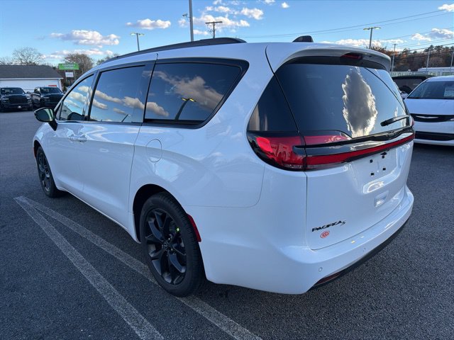 New 2026 Chrysler Pacifica Select w/ S Appearance Package FWD image 5