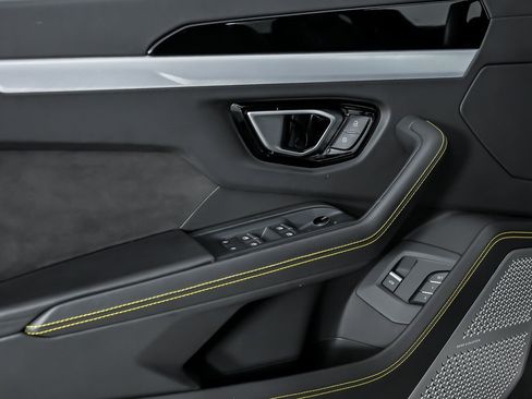 Used 2019 Lamborghini Urus image 18