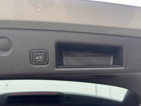 Used 2023 Chevrolet Equinox LT image 32