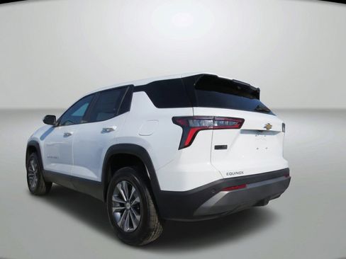 New 2026 Chevrolet Equinox LT w/ Convenience Package II FWD image 6