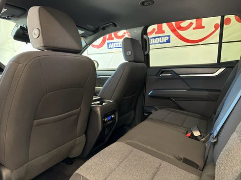 Used 2025 GMC Acadia Elevation image 25