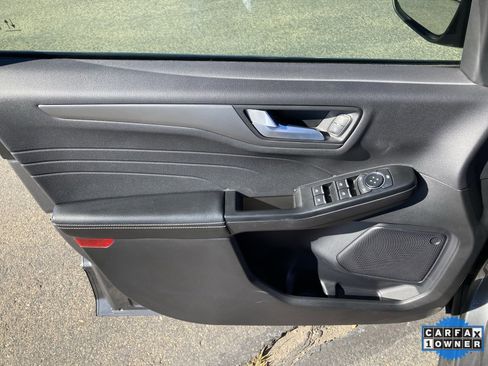 Used 2025 Ford Escape SE image 11